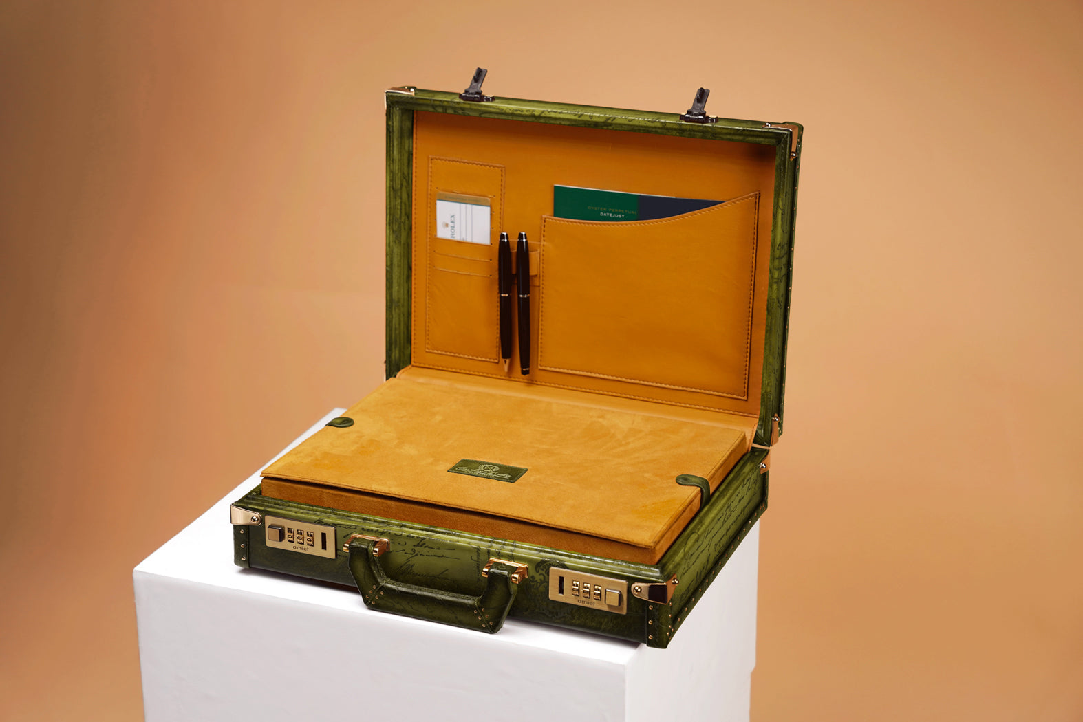 Barhion Artos Watch Case - Master Edition Parchment Patina Olive Green